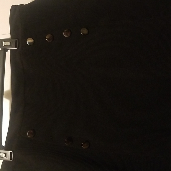 Black textured skirt, 2x Forever 21 - Picture 2 of 6
